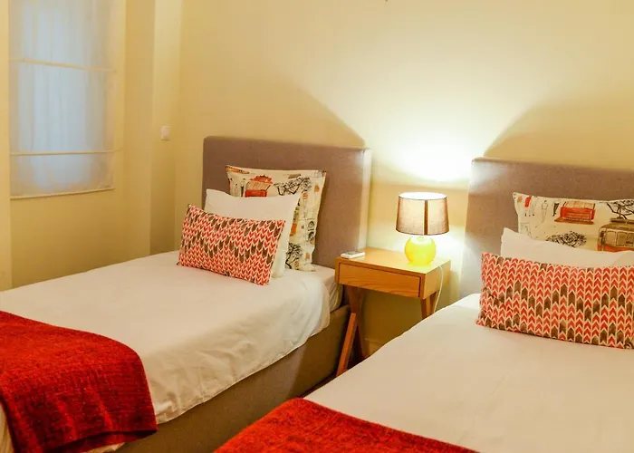 Lisbon Apartment Near Marques Pombal Square
