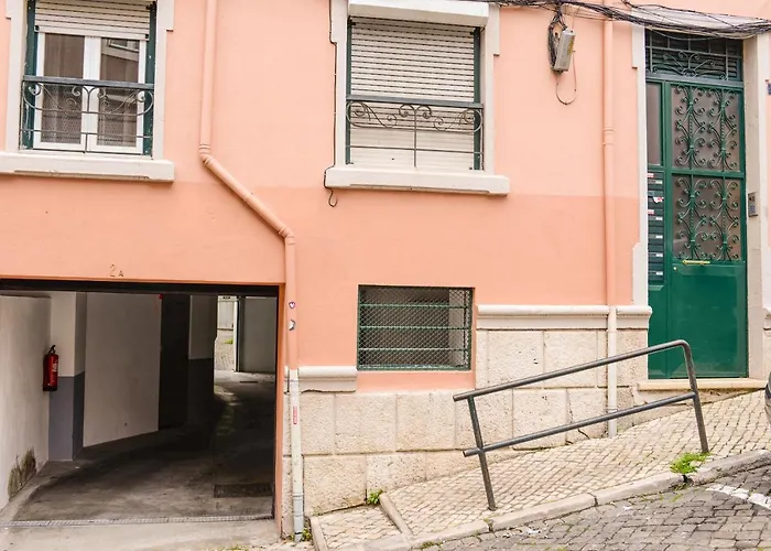Lisbon Apartment Near Marques Pombal Square